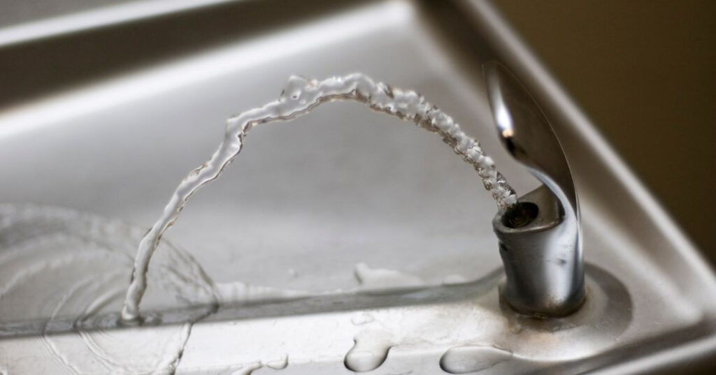 Conserto de Bebedouro na Vila Velha | Assistência Perto de Mim vazamento de agua no bebedouro